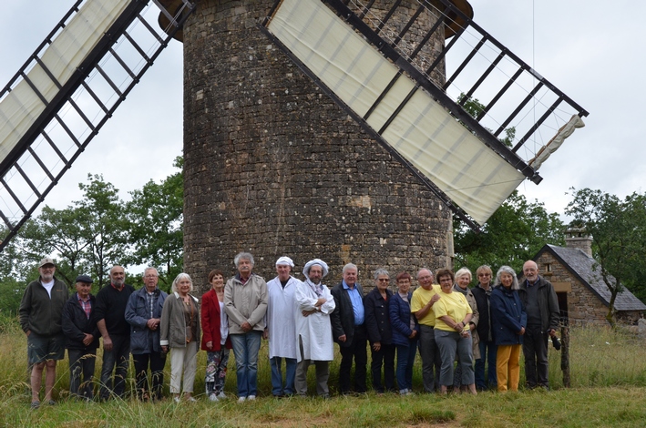 19bénévoles moulin à vent.JPG